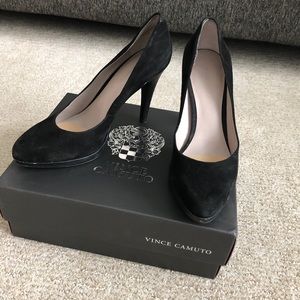 Suede shoes with leather heel